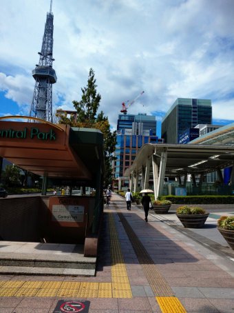 相続の税理士法人アイビス名古屋事務所へ向かう道から見える名古屋テレビ塔